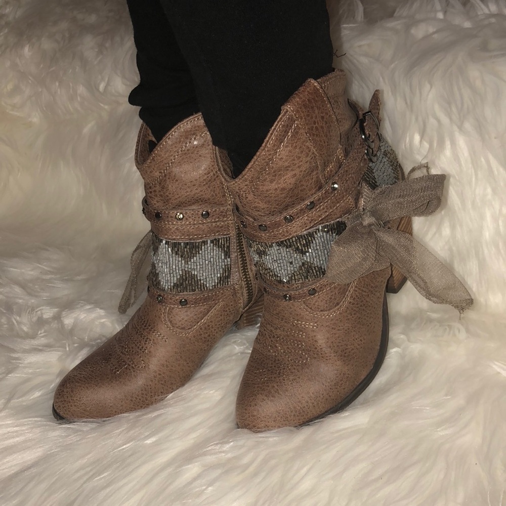 Super cute brown ankle boots